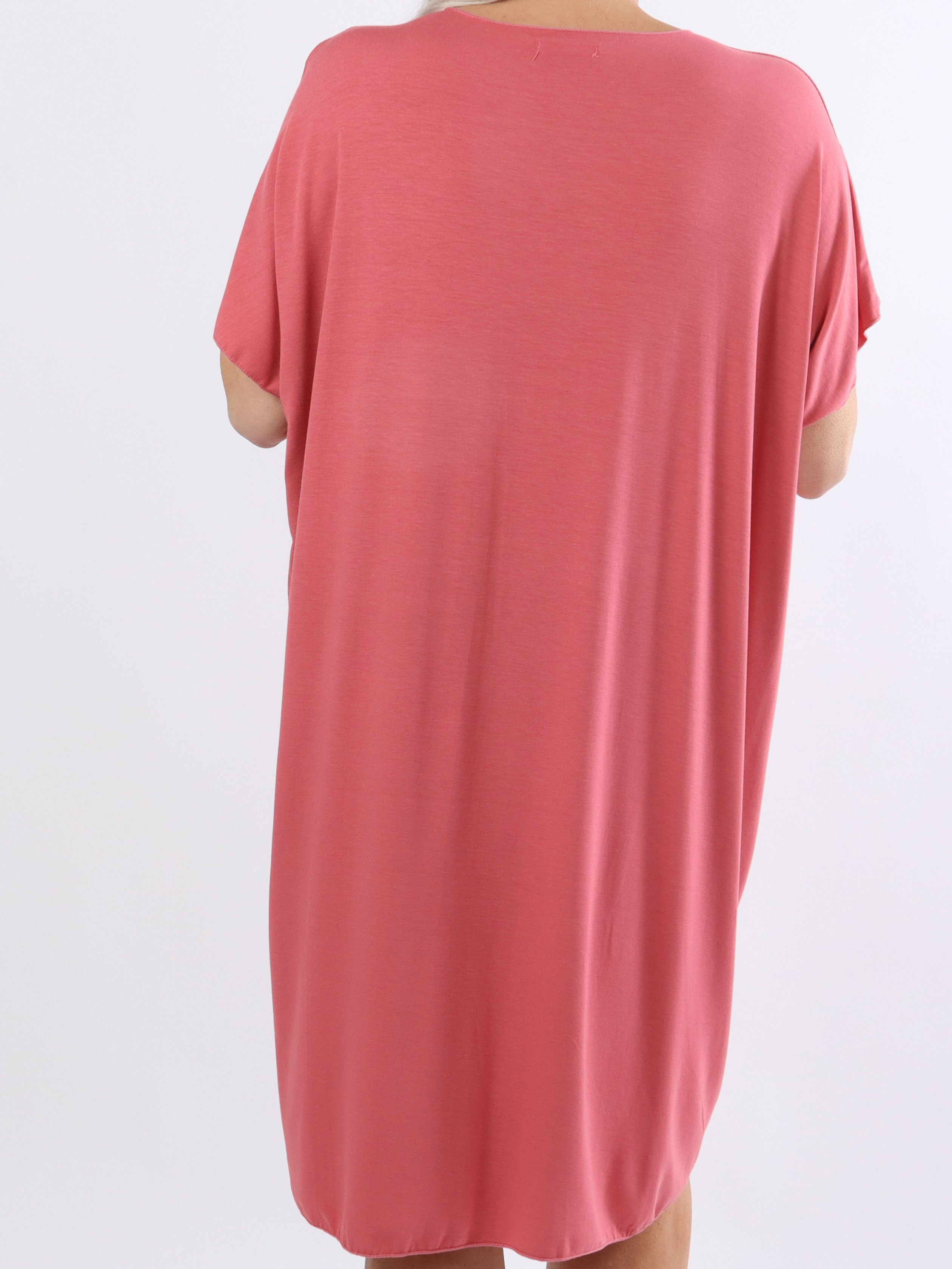 Vogue - Plus size t-shirtkjole i viskose med guld skrift